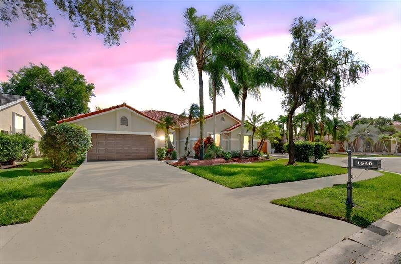 Property Photo: 1240 Fairfax Ct FL 33326