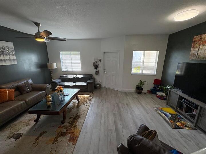 Property Photo:  1571 SE 31st Ct  FL 33035