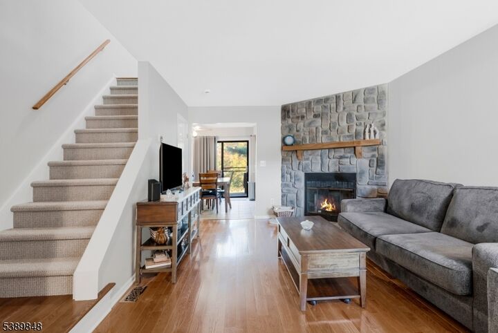 404 Willow Ct  Raritan Twp. NJ 08822 photo