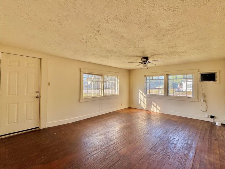 Property Photo:  222 N 2nd Street  TX 77485