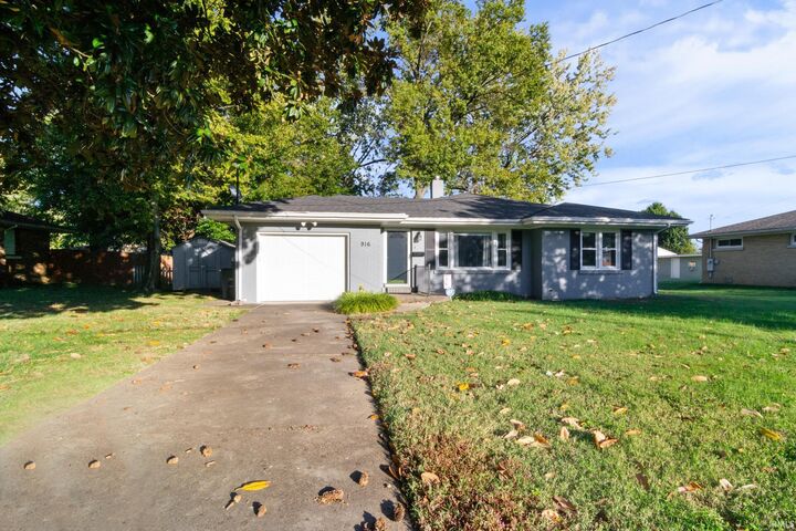 Property Photo:  916 S Cullen Avenue  IN 47715