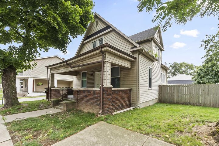 Property Photo: 2404 N Clinton Street IN 46805-3243