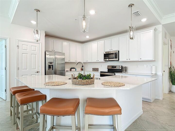 Property Photo:  10059 Crooked Creek Drive 102  FL 34293