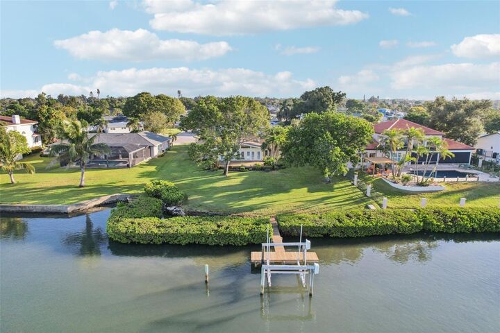 Property Photo:  2816 Bay Drive  FL 34207