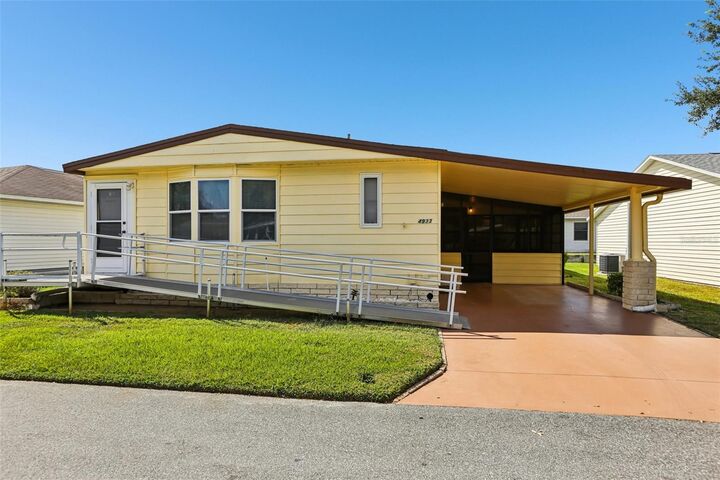 Property Photo: 4933 Colonnades Circle E FL 33811