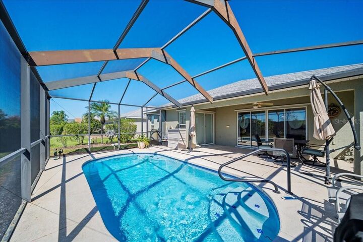 Property Photo:  364 Lake Suzanne Drive  FL 33859