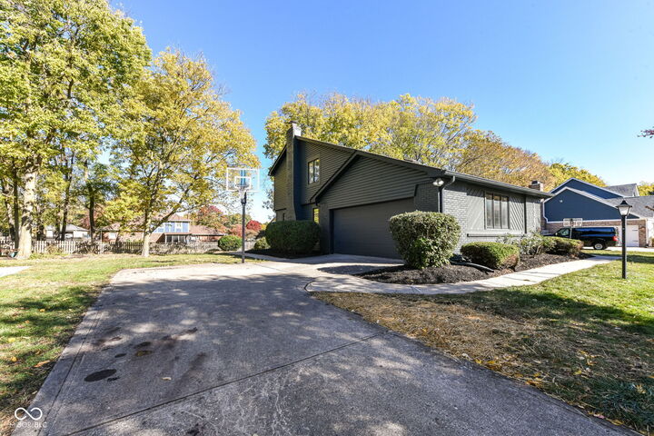 Property Photo:  1320 Goldfinch Drive  IN 46032