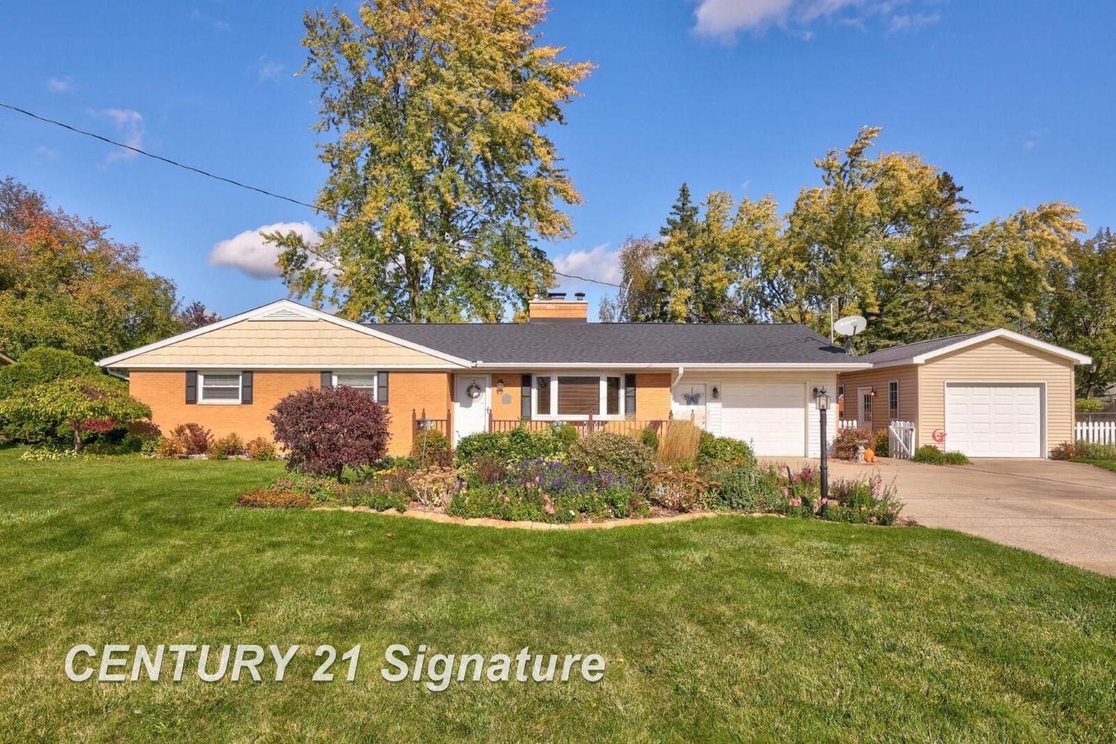 Property Photo:  3646 Holly Lane  MI 48604