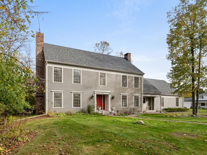 Property Photo:  1127 Tanglewood Rd  WI 54220