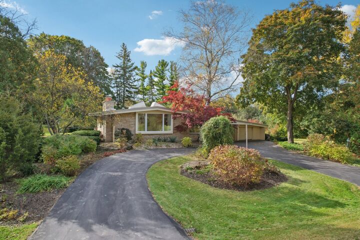 Property Photo:  5105 W Arrowwood Rd  WI 53092