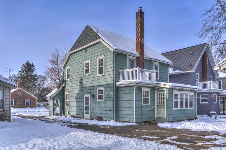 Property Photo: 1105 S Webster Street MI 49203
