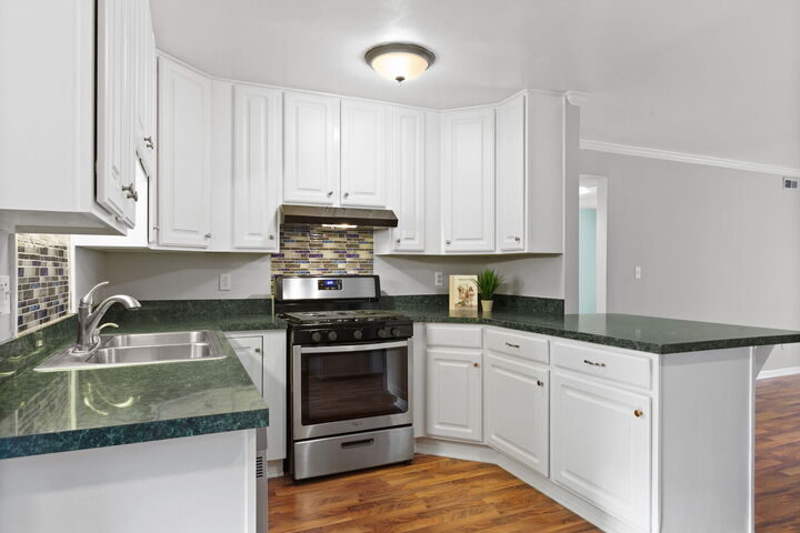 Property Photo: 1962 Tall Oaks Drive 1B IL 60505