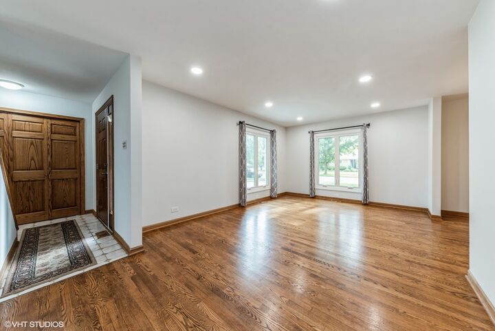 Property Photo:  1024 Charlene Lane  IL 60193