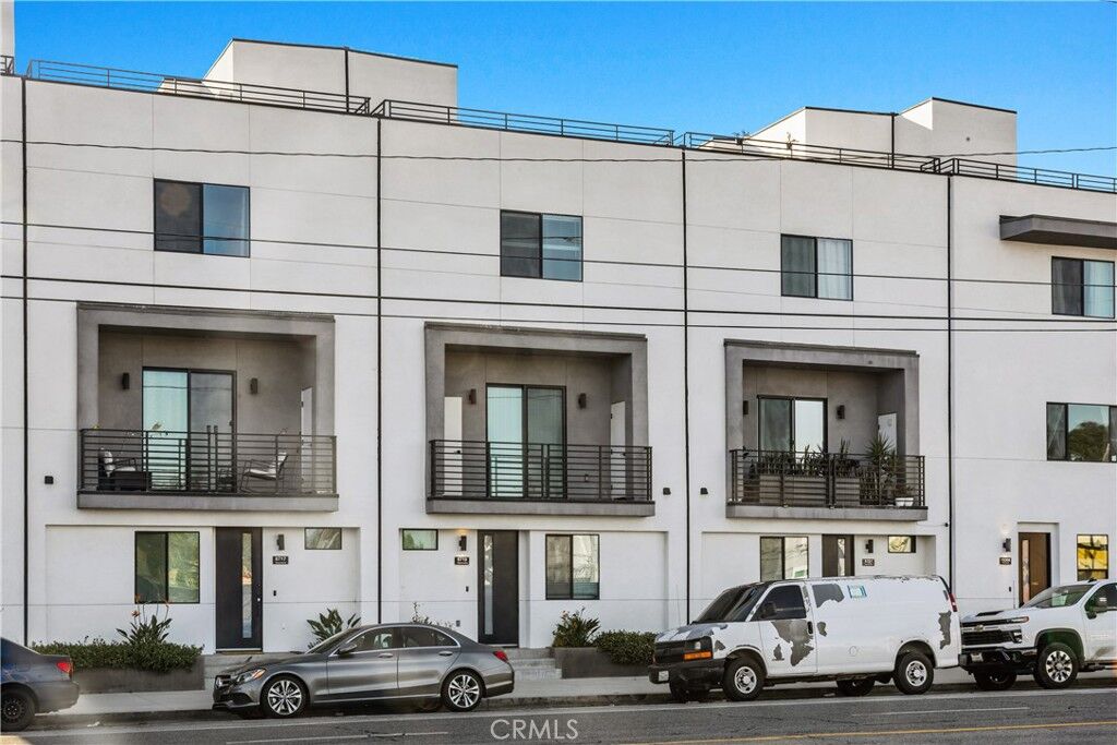 Property Photo: 6719 Sepulveda Boulevard CA 91411