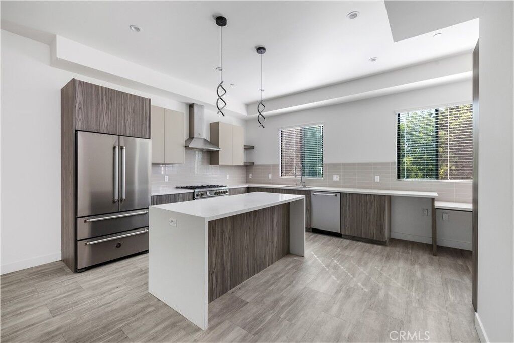 Property Photo:  6719 Sepulveda Boulevard  CA 91411 