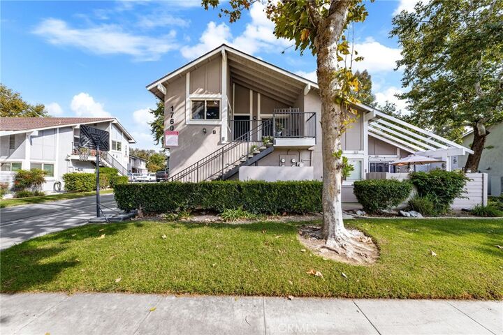 1760 N Oak Knoll B  Anaheim CA 92807 photo