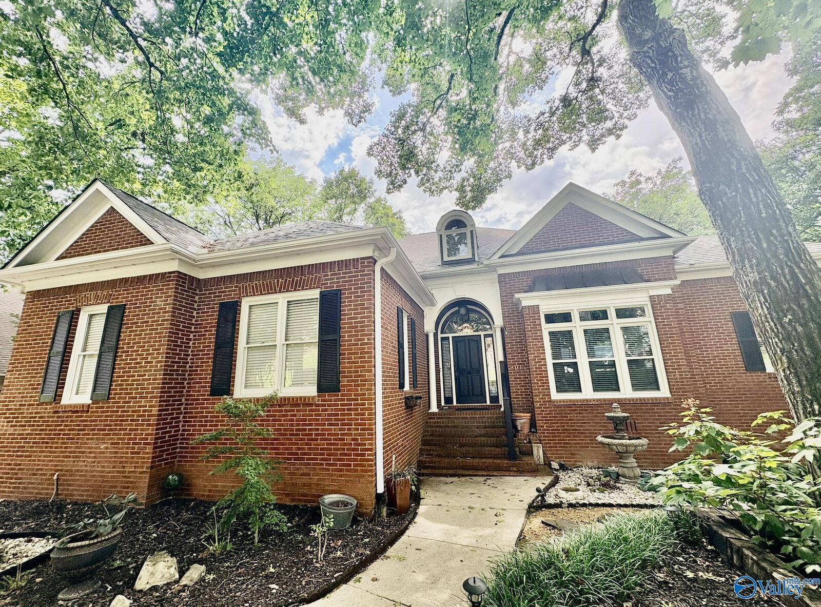 Property Photo: 2105 Greenslope Trail NE AL 35811