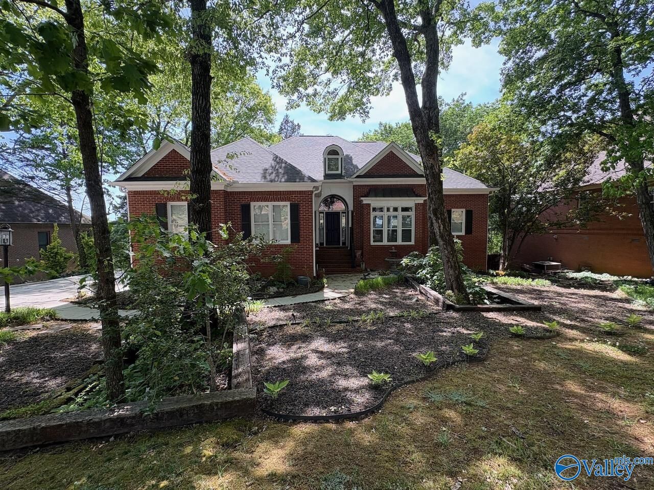 Property Photo: 2105 Greenslope Trail NE AL 35811