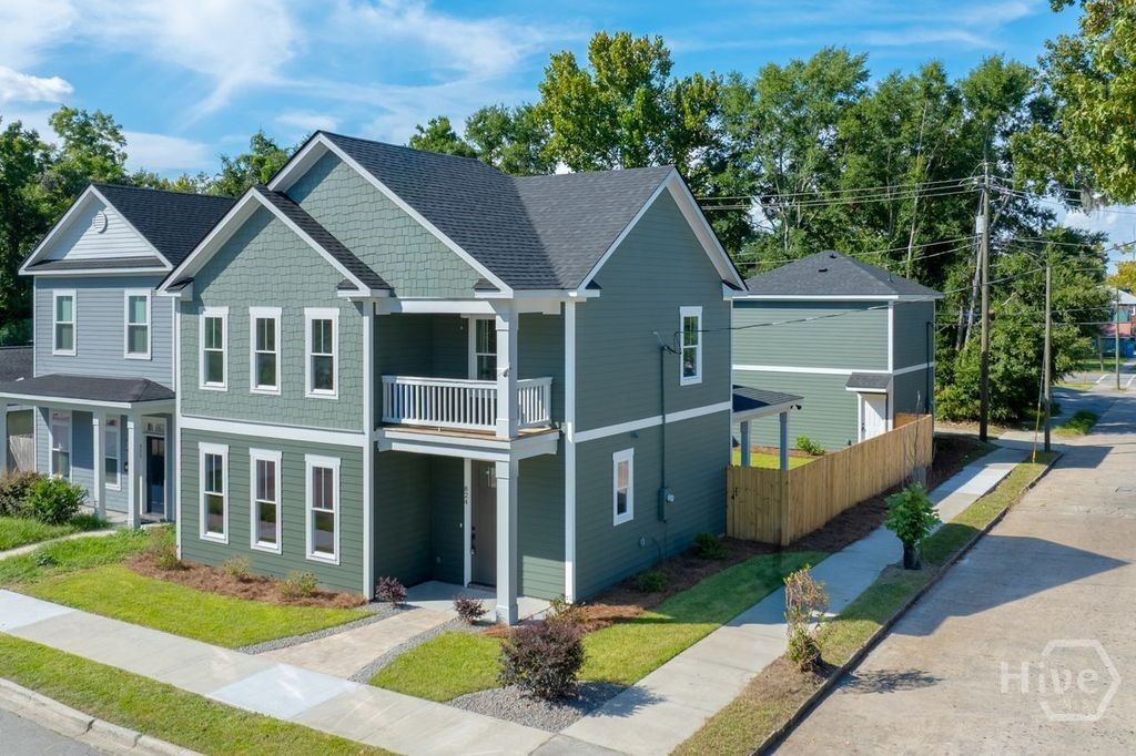 Property Photo:  824 E Bolton Street  GA 31401 