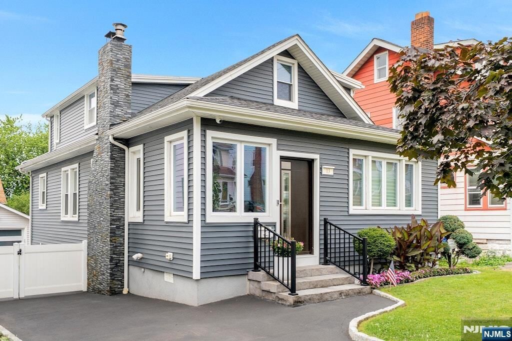 Property Photo:  13 Newell Place  NJ 07031