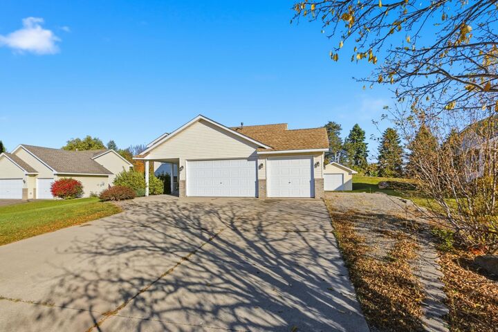 Property Photo:  407 Buffalo Run Road  MN 55313