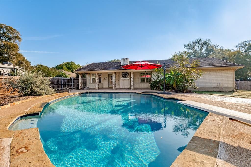 Property Photo:  1113 Brookside Drive  TX 76053