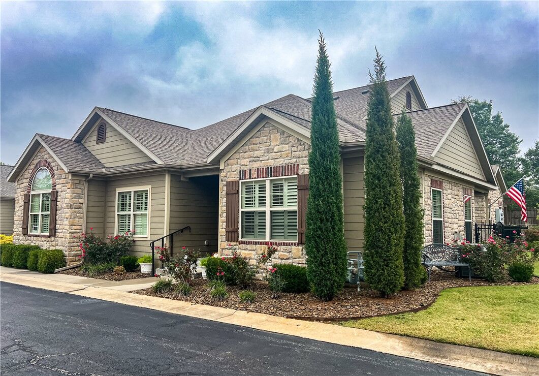 Property Photo:  2503 SW Moorland Street  AR 72713