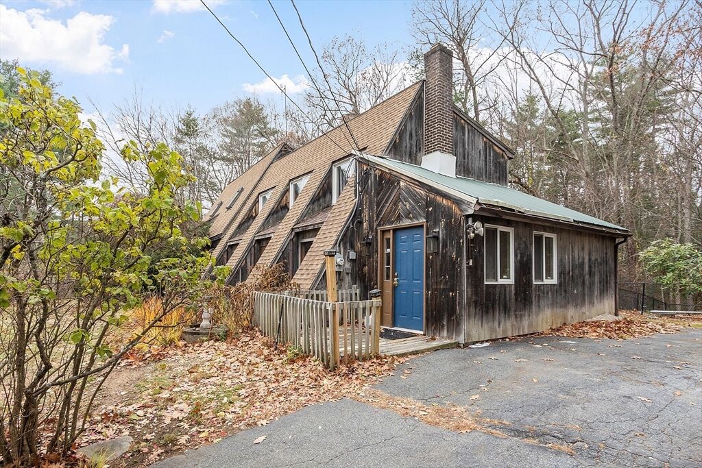 Property Photo:  91 Valley Rd  MA 01462 