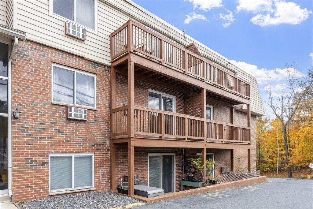 Property Photo:  116 Boston Post Rd E 105  MA 01752