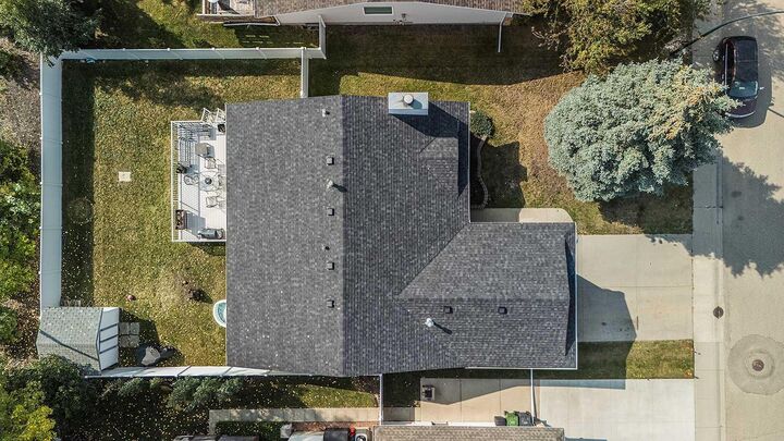 Property Photo:  39 Denison Crescent  AB T4R 2E9