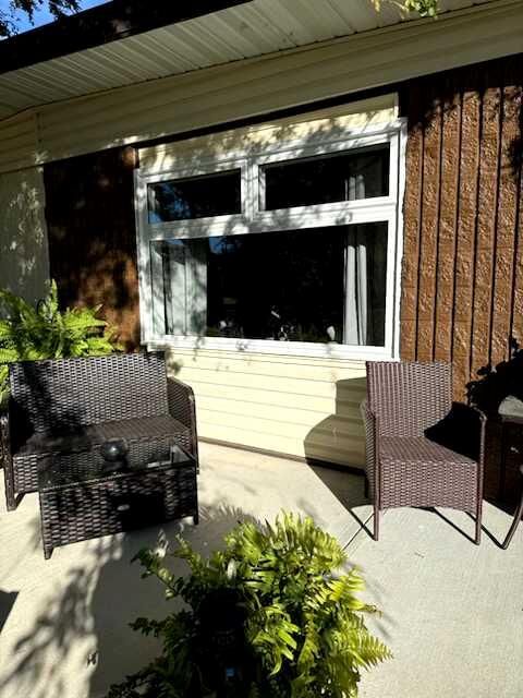 Property Photo:  204B 9 Avenue SE  AB T0J 0Y6