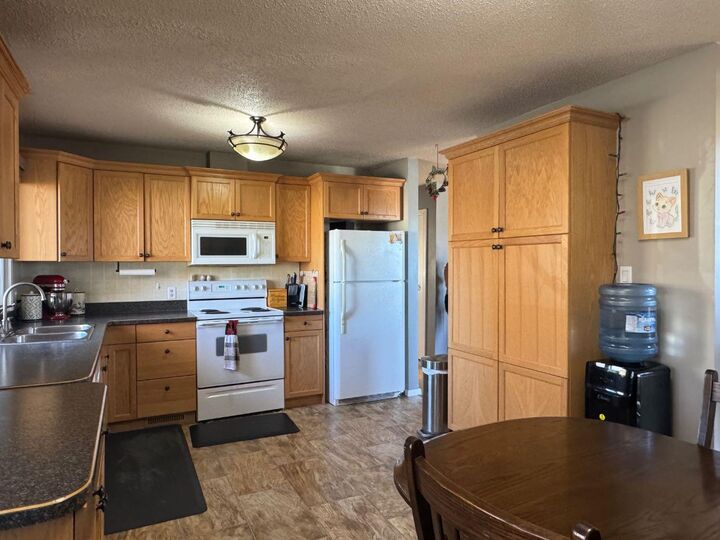 Property Photo:  10417 117 Street  AB T0H 1L0 