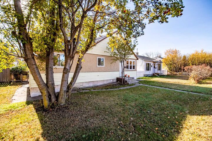 Property Photo:  3905 50 Street  AB T4N 1W2