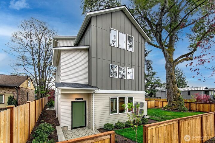 10706  Fremont Avenue N  Seattle WA 98133 photo