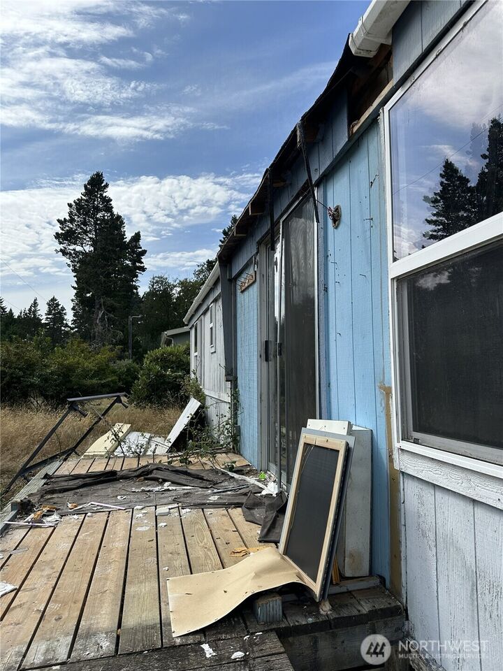 Property Photo:  1301  324th Place  WA 98640