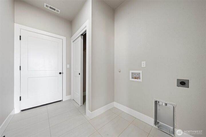 Property Photo: 1224 E Mt Hood Street WA 99344