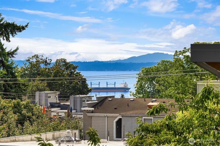 1915  9th Avenue W  Seattle WA 98119 photo