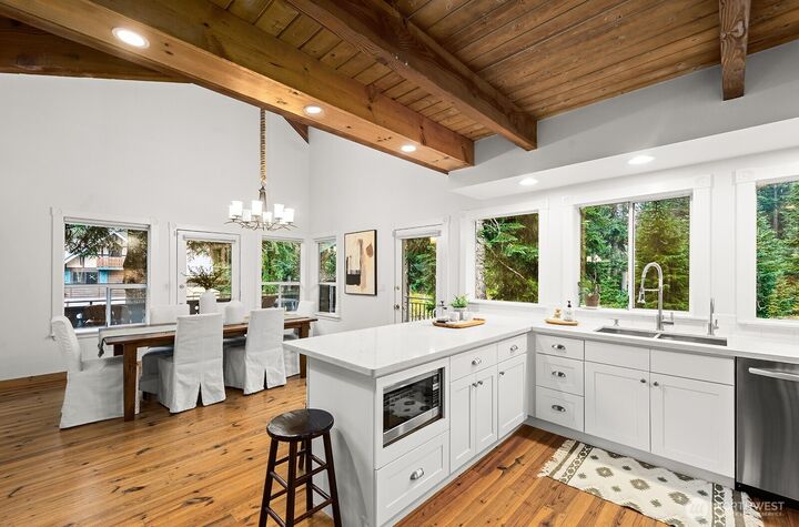 Property Photo:  11  Alpental Street  WA 98068 