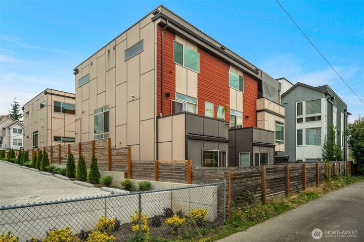 Property Photo:  2311 N 113th Place B  WA 98133