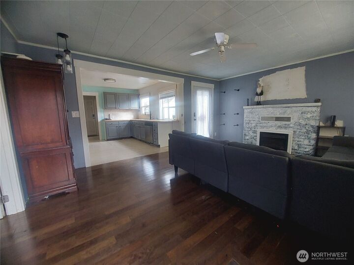 Property Photo:  645  Roberts Street  WA 98272