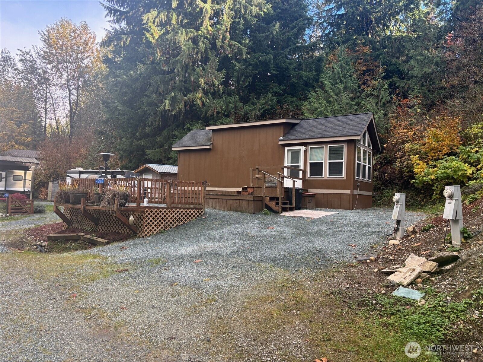 Property Photo:  45182  Kimta Loop 3B84  WA 98237