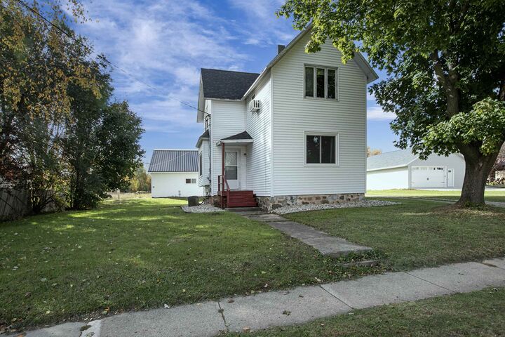 626 W Main Street  Hortonville WI 54944 photo