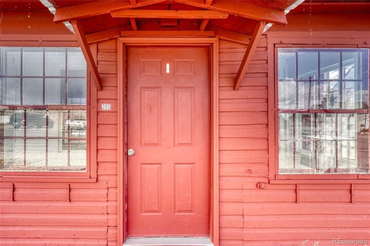 Property Photo:  205 E 11th Street  CO 80461