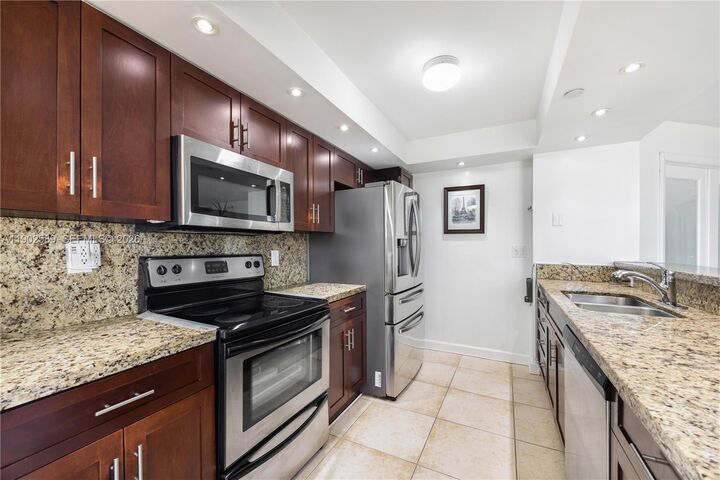 Property Photo: 4000 Towerside Ter 412 FL 33138