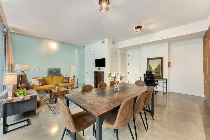 Property Photo:  250 NW 24th St 2B  FL 33127