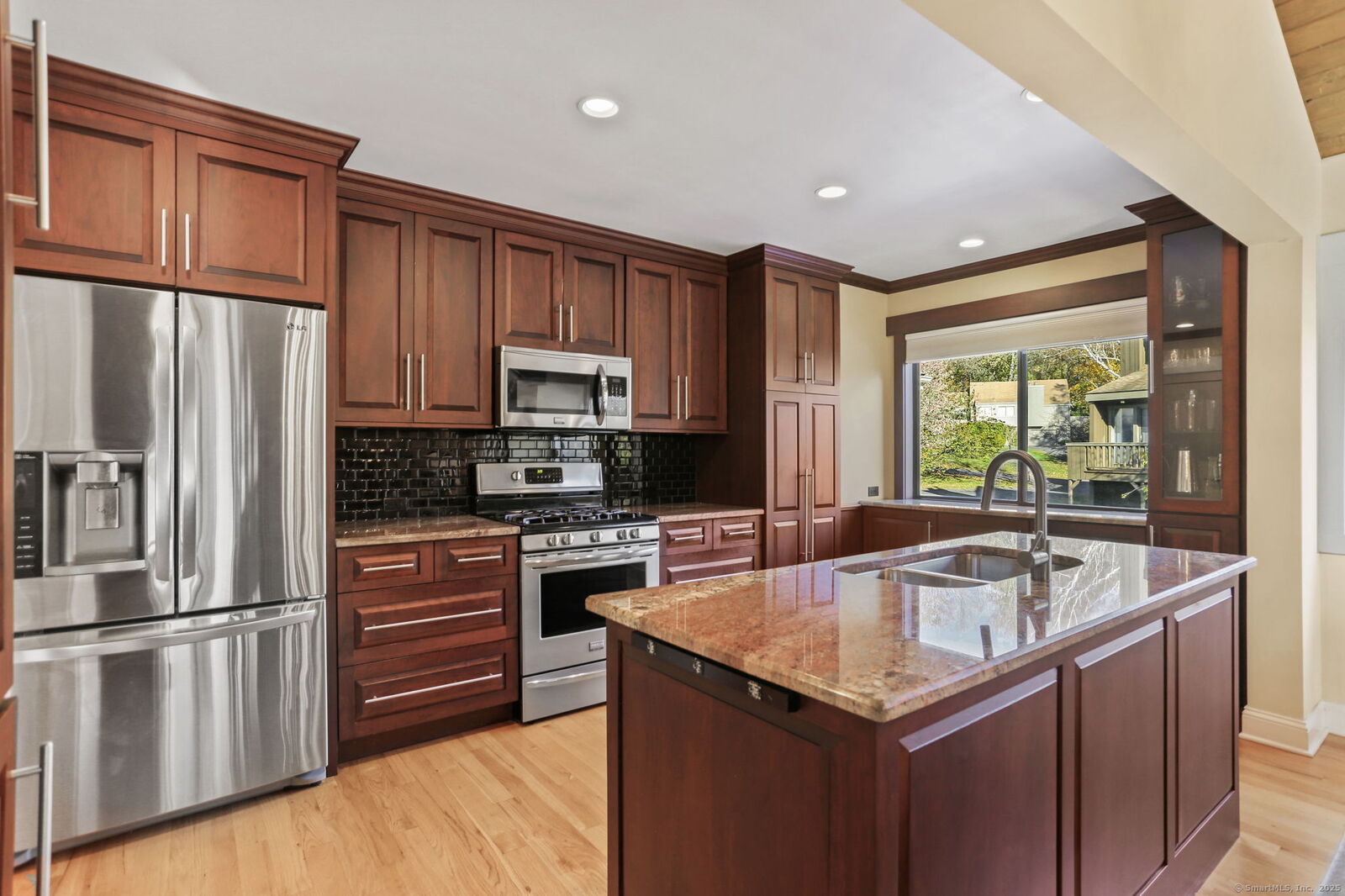 Property Photo:  375 Piute Lane A  CT 06614