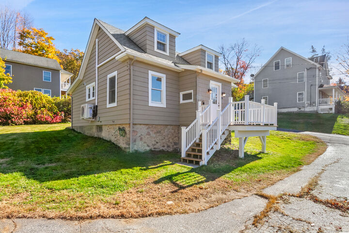 Property Photo:  226 Walnut Street  CT 06483
