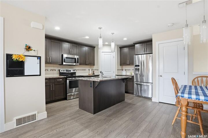 Property Photo:  29 1st Avenue N 5  SK S0K 2T0 