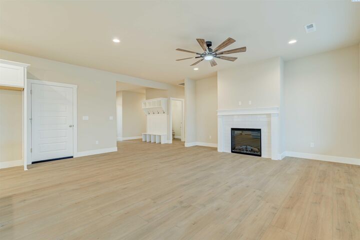 Property Photo:  1072 N Grant Place  WA 99336 