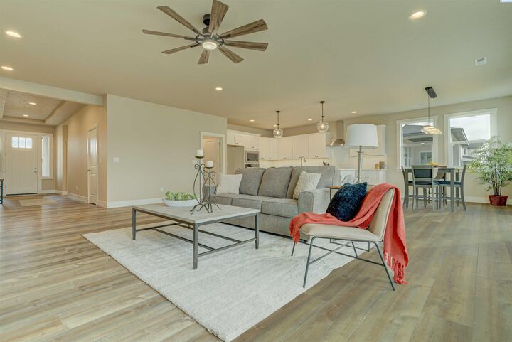 Property Photo:  1103 N Grant Place  WA 99336 